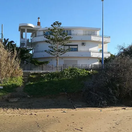 בית נופש Seaside סן לאונה