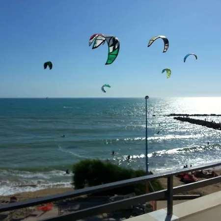 בית נופש Seaside סן לאונה